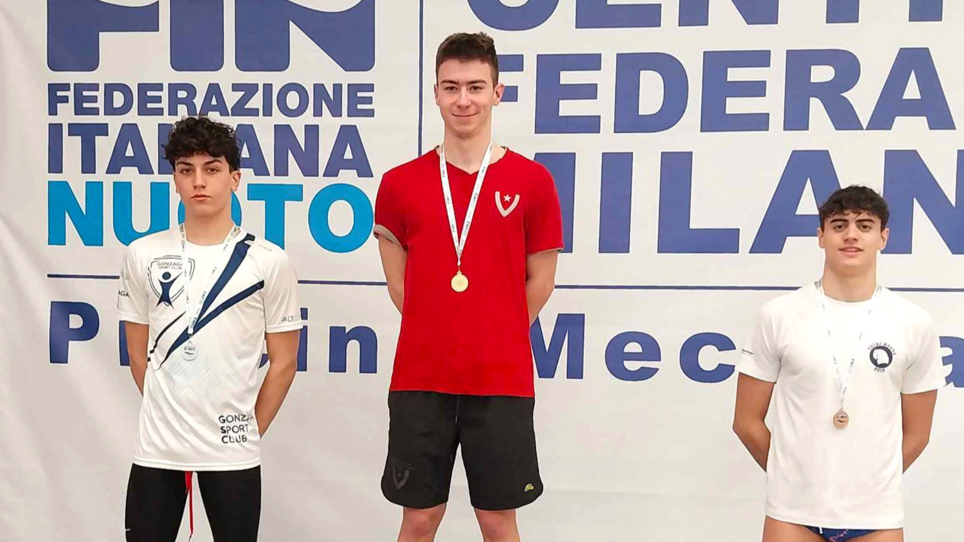 Barbazza con la medaglia d’oro sul podio