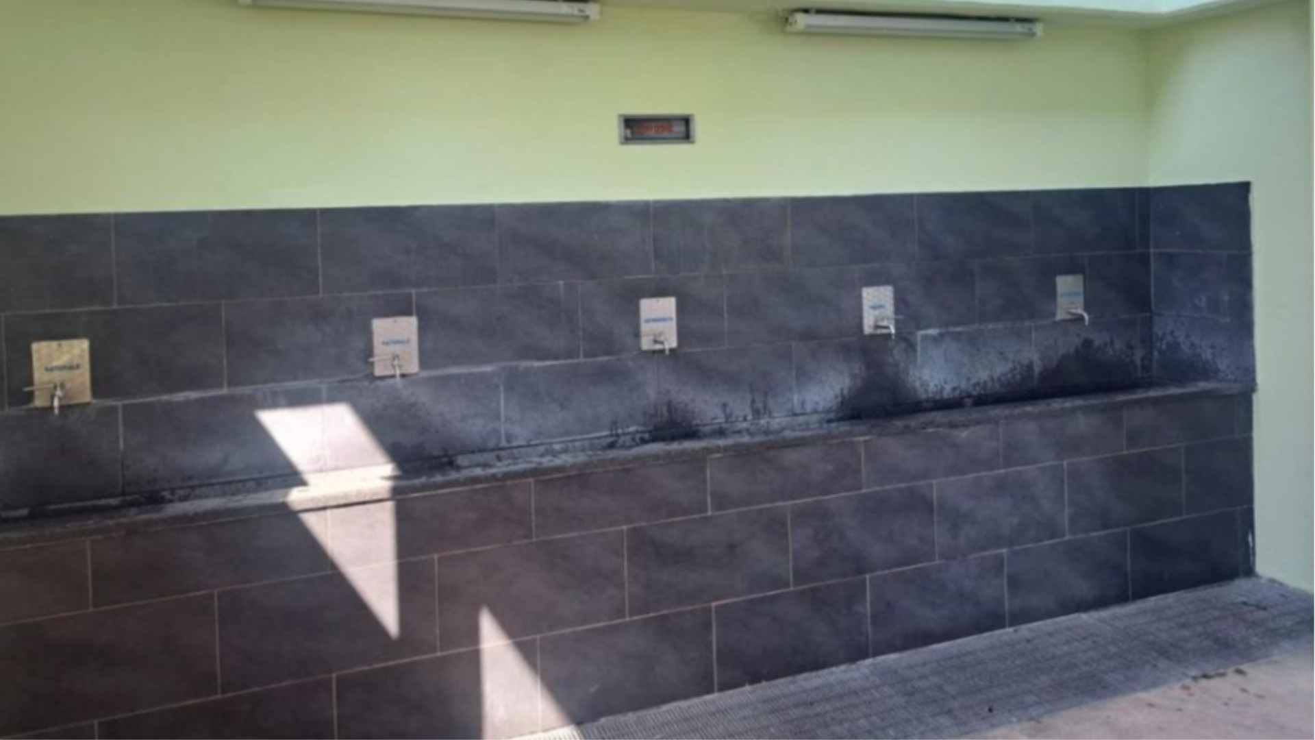 Il distributore di acqua di via Radini Tedeschi a Piacenza