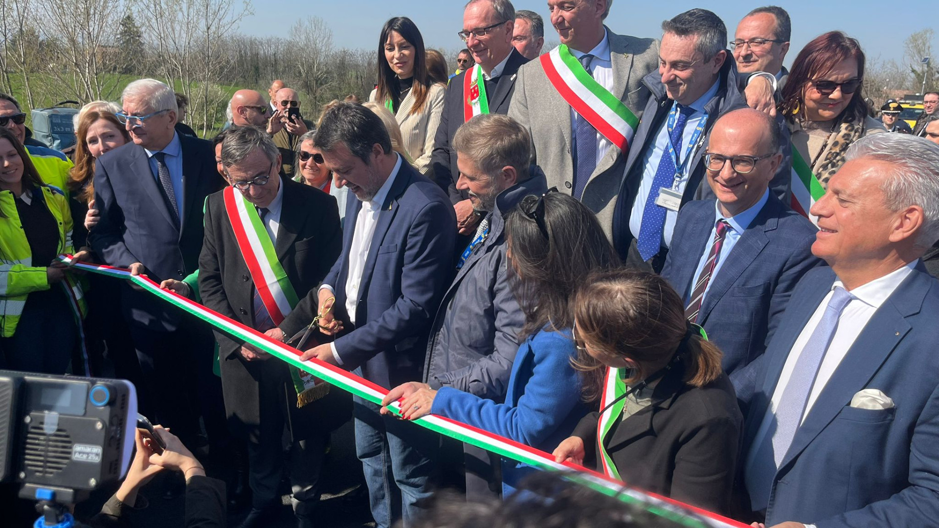 Inaugurato il ponte sul Nure, Salvini: «Un esempio per tutti i cantieri italiani»