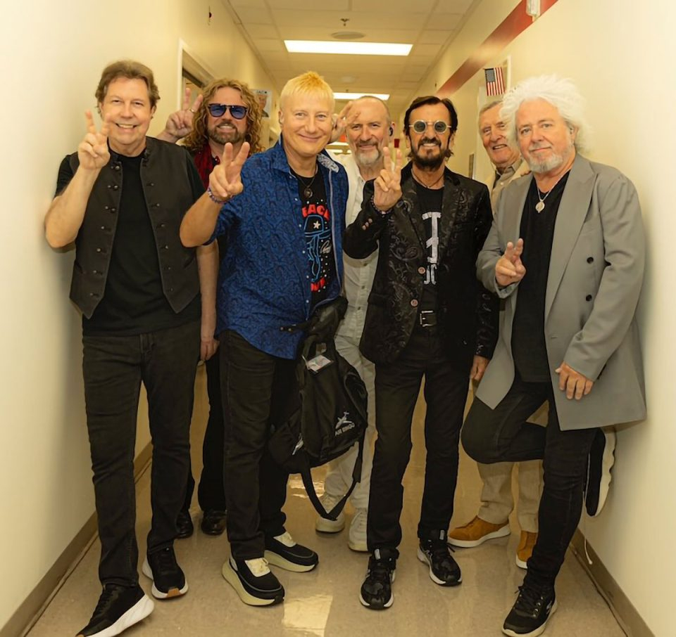 Ringo Starr con la sua band: in questi giorni, in tour in California e in Arizona