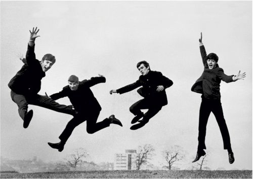 I Beatles in una scena del film "A hard day's night" (1964)