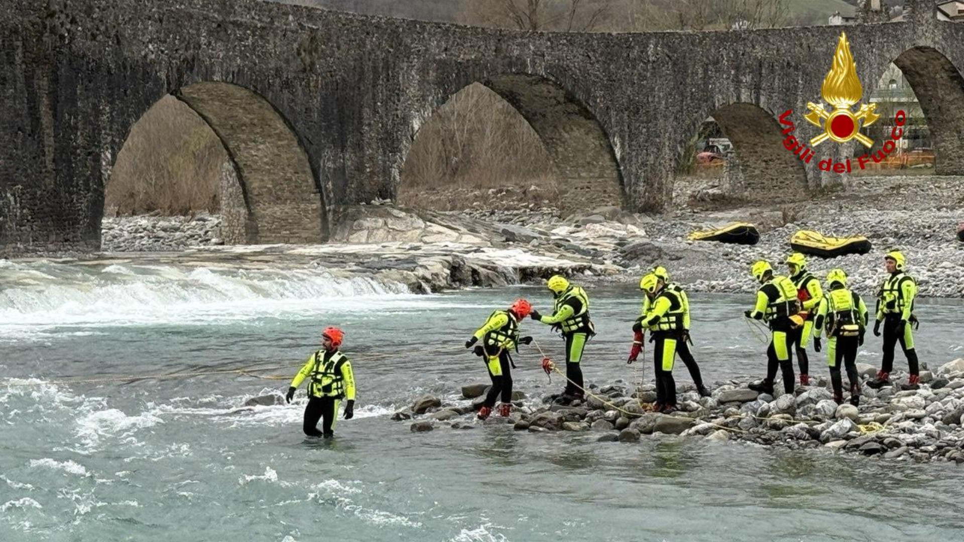 I vigili del fuoco impegnati nell'addestramento in Trebbia