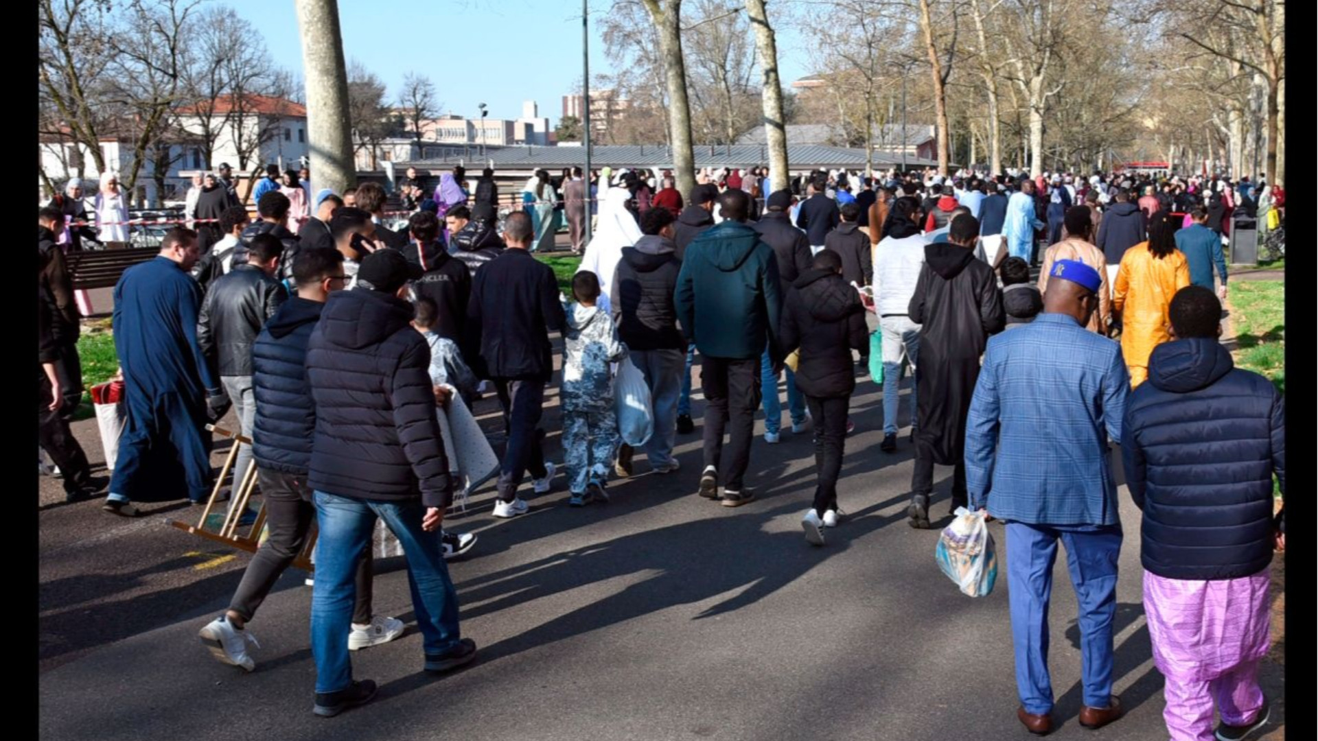 I fedeli di Allah, sette mila sul Facsal per la preghiera del Ramadan