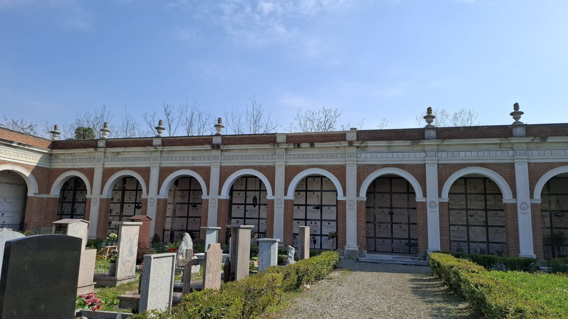 Furto fotocopia a Pianello, ancora ladri di rame al cimitero