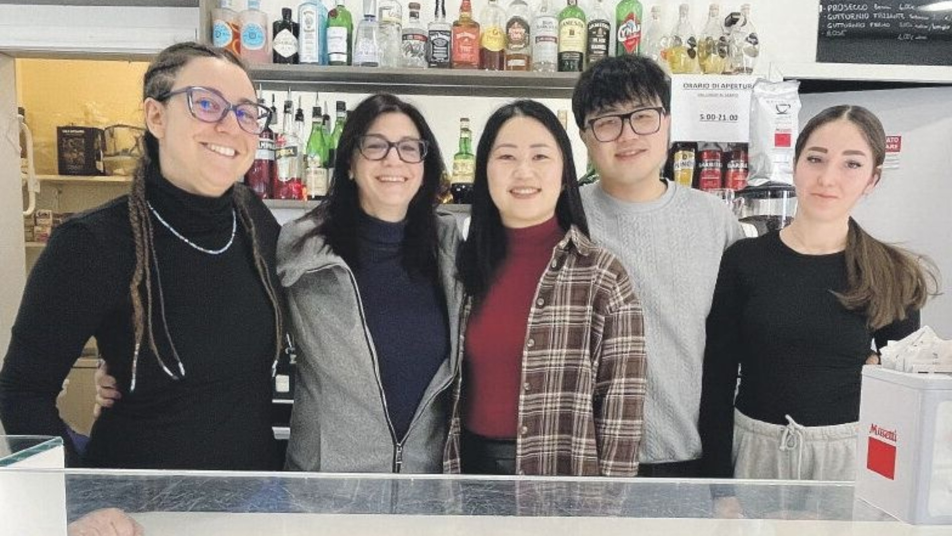 Lo staff del bar tabaccheria Raffalda di via Broni