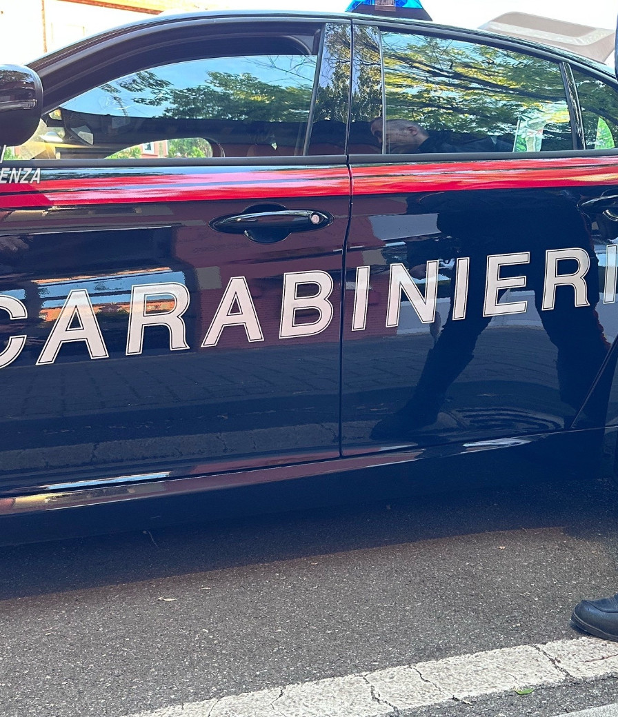 Furto al mercato di Fiorenzuola e fuga sulla Via Emilia: arrestato 20enne