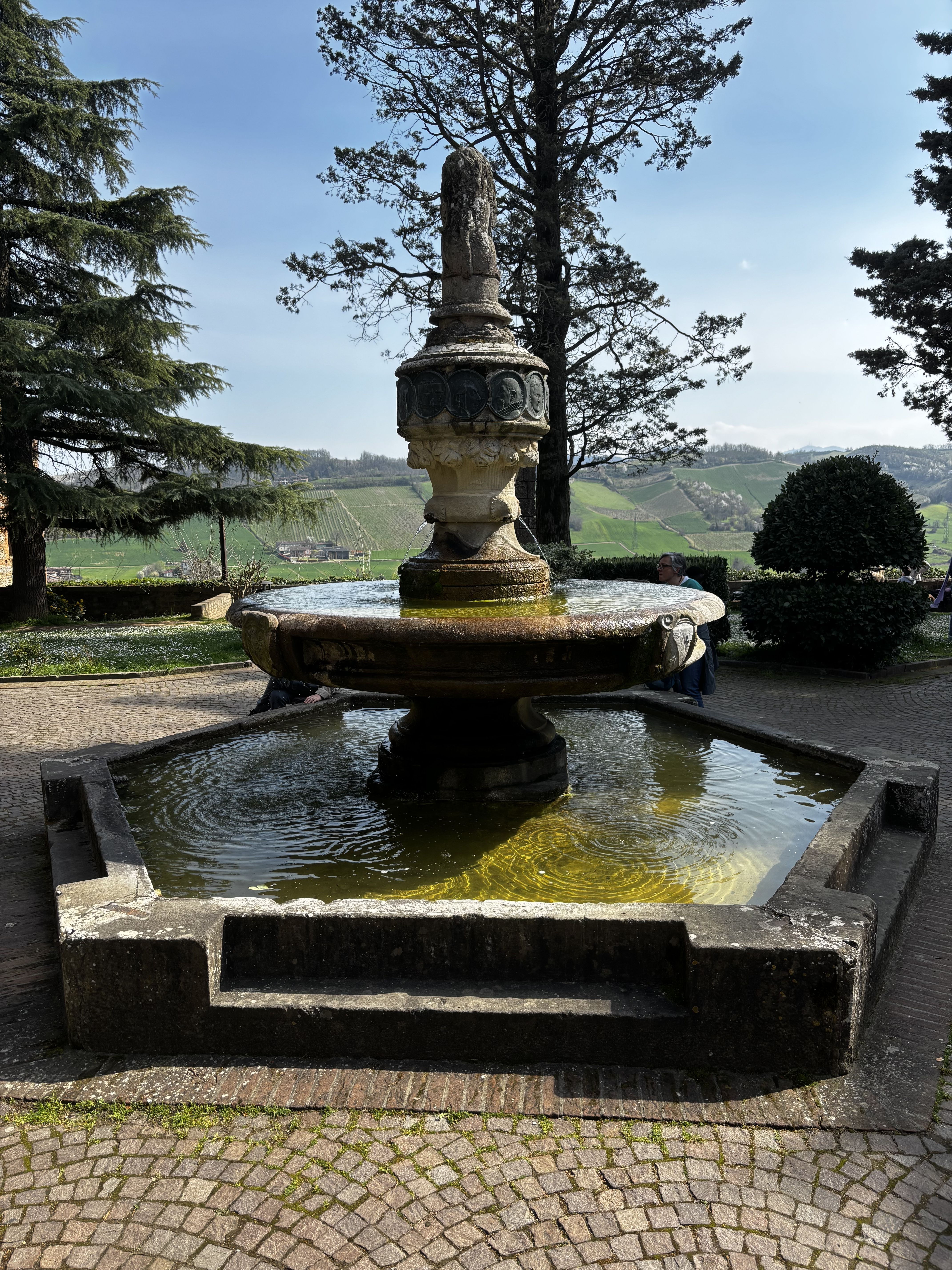 La fontana ora si trova nei Giardini Giovanni Paolo II  a Castell'Arquato - Foto Duani