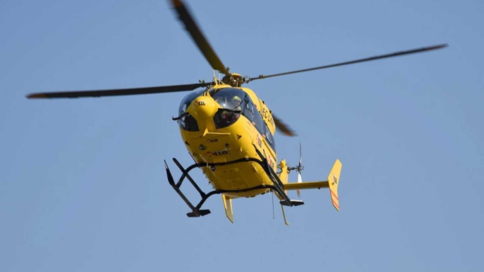 Travolta dalla sua stessa auto: grave una donna