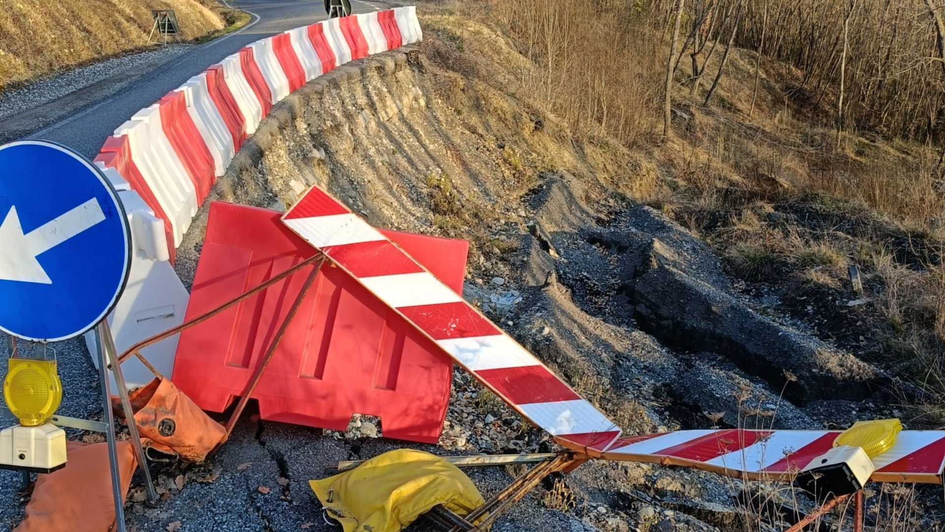 Farini: la frana sulla strada per Mareto