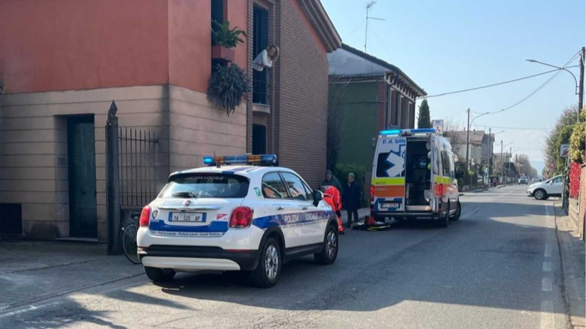 I soccorsi al ciclista travolto dall'auto pirata a Podenzano. L'investitore si è costituito