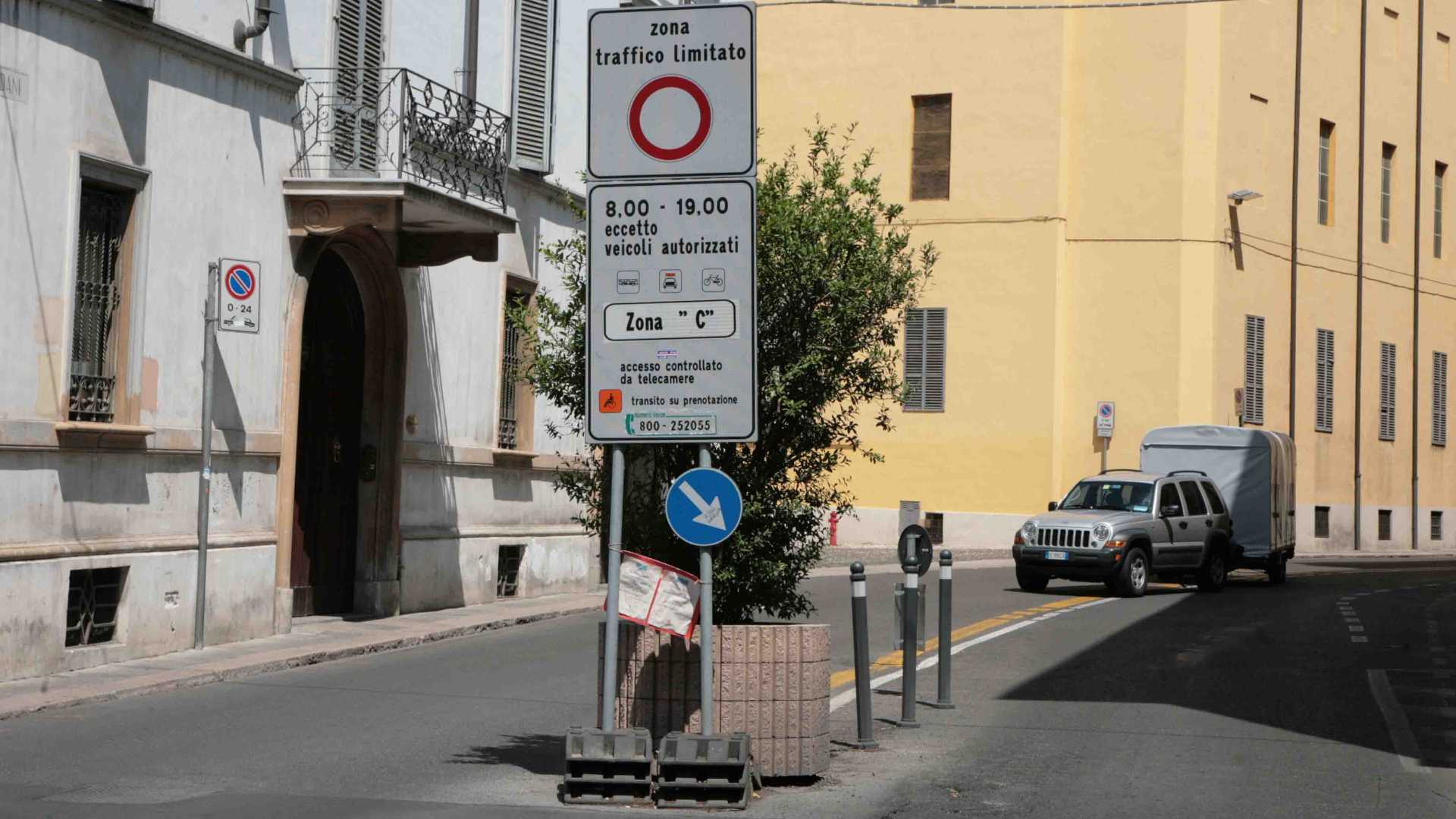 Un varco della zona a traffico limitato