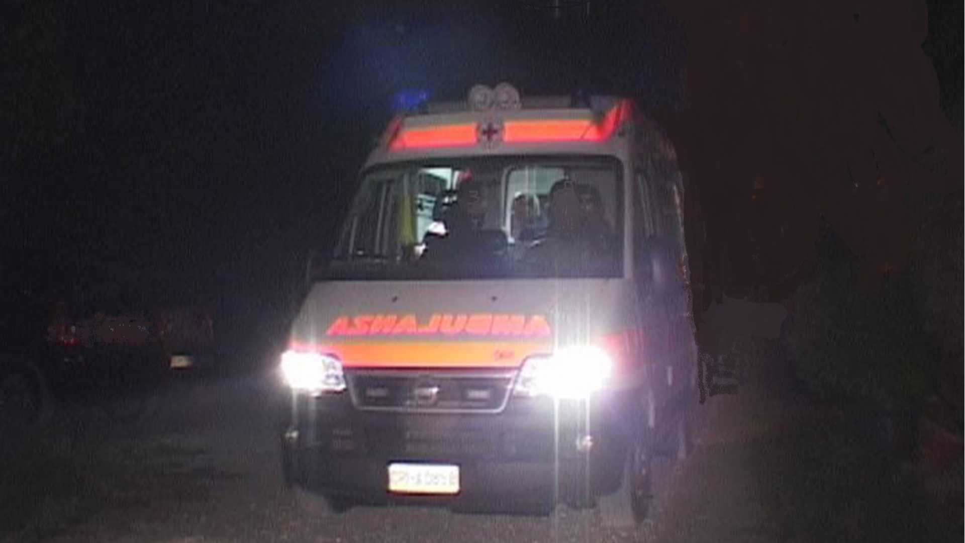 Sul posto, assieme ai carabinieri, è intervenuta un'ambulanza del 118