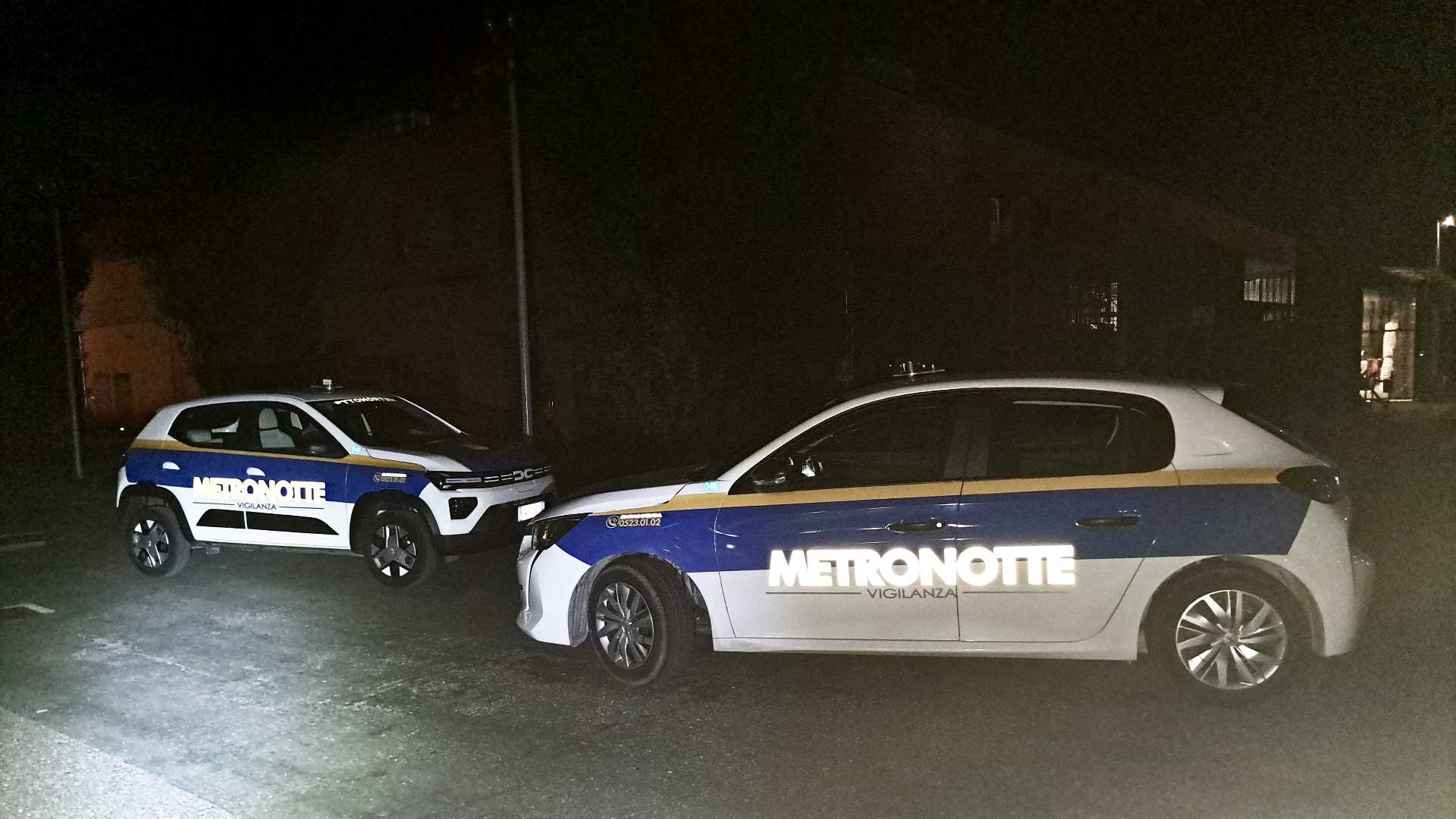 Due auto di Metronotte Vigilanza