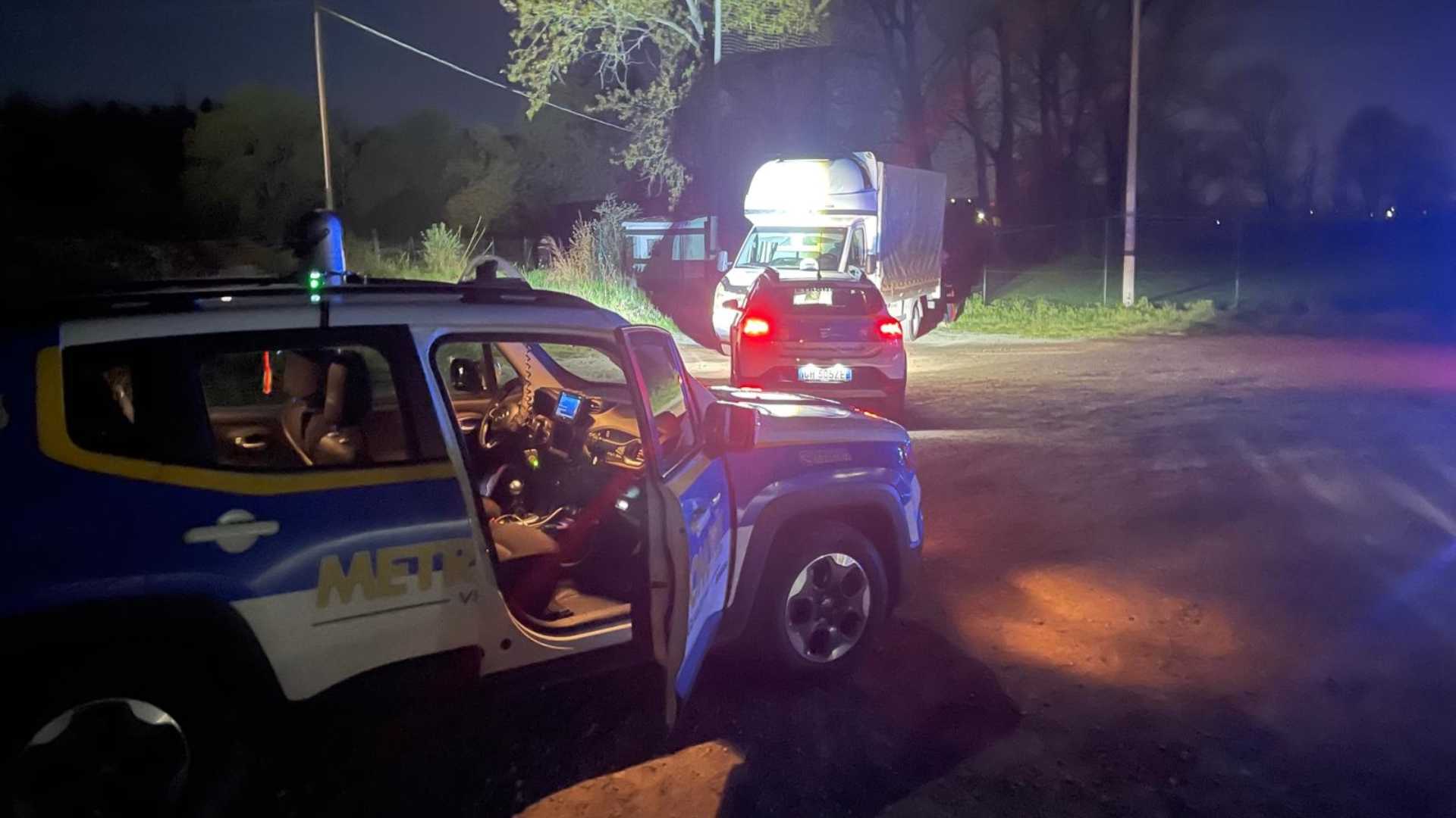 Tentato furto alla logistica di Castello, ladri in fuga nei campi