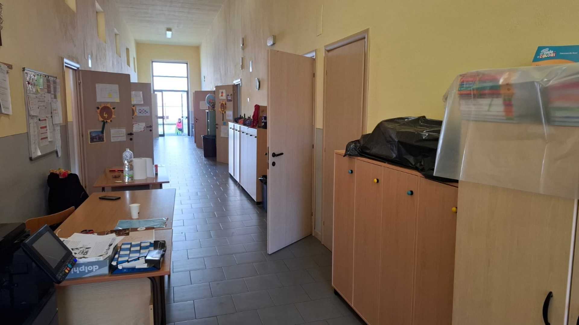 Trevozzo, con le feste pasquali rimessi a nuovo i bagni della scuola