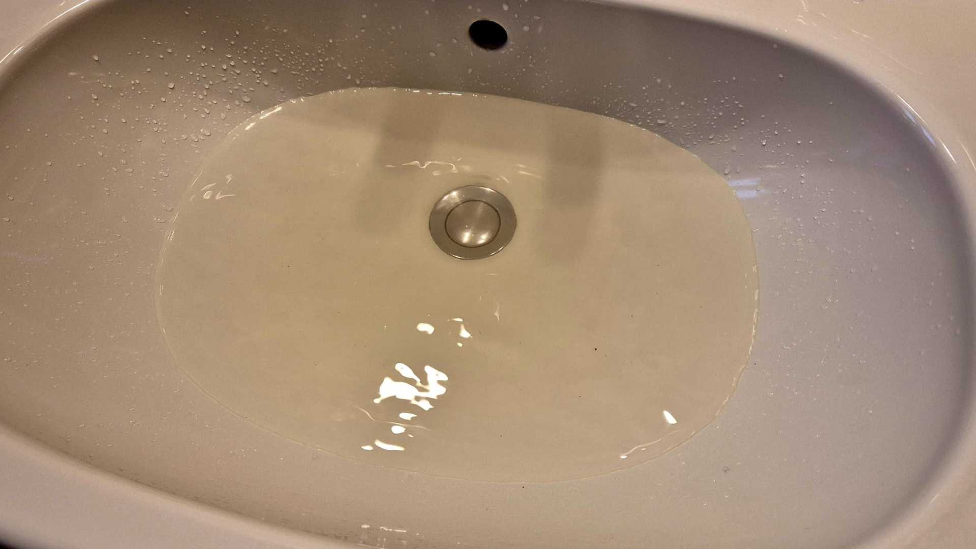 «Acqua gialla e sporca al Capitolo». «Guasto risolto»