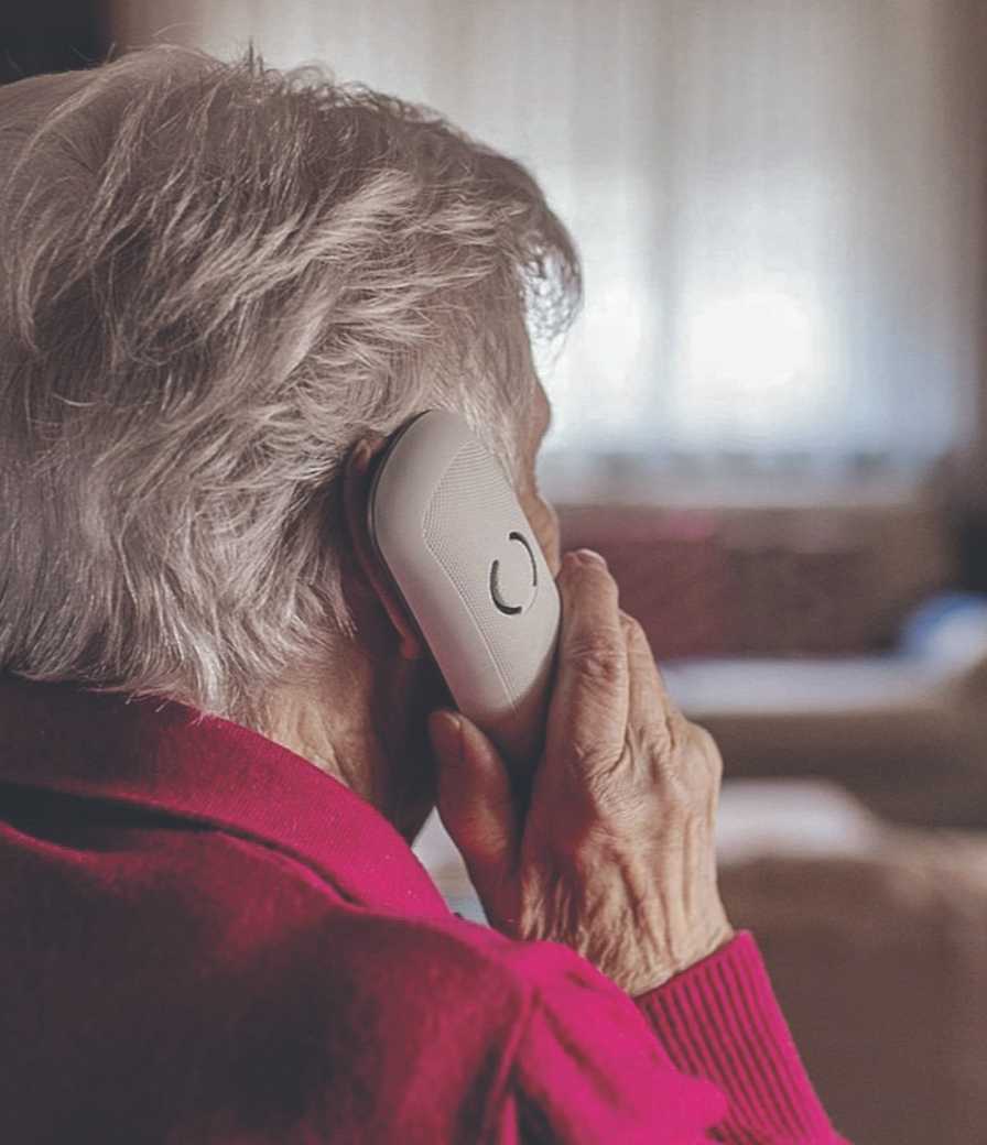 «Mamma sto morendo, aiutami» ma la pensionata evita la truffa