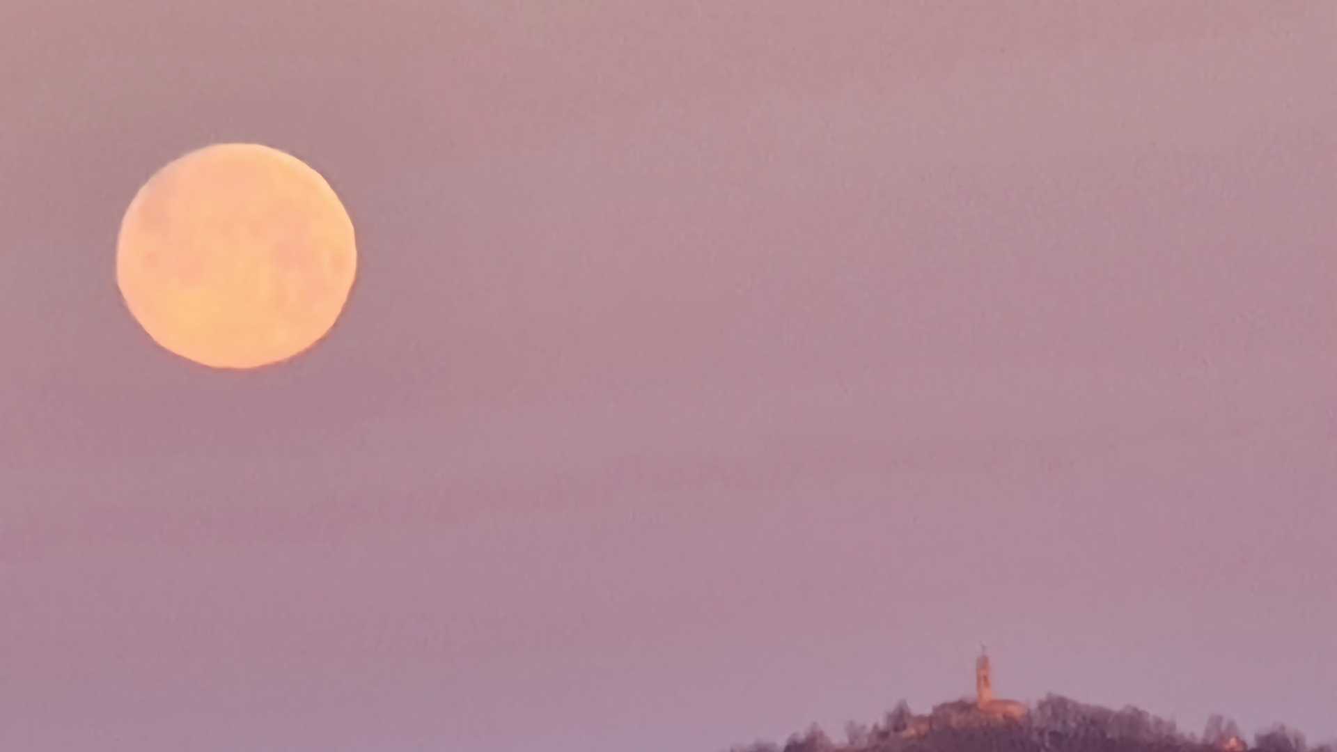 Lo spettacolo della luna piena