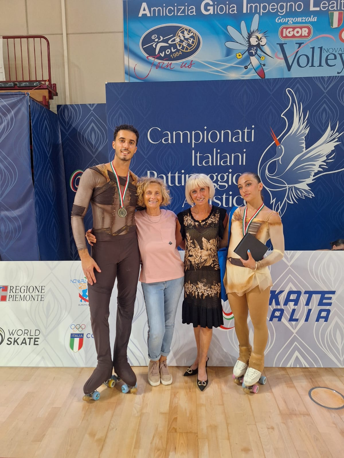 Alessandro Bozzini, l'allenatrice Stella Giarola del Pattinaggio Artistico Piacenza, l'allenatrice Annalisa Marelli e la partner Gloria Di Bella