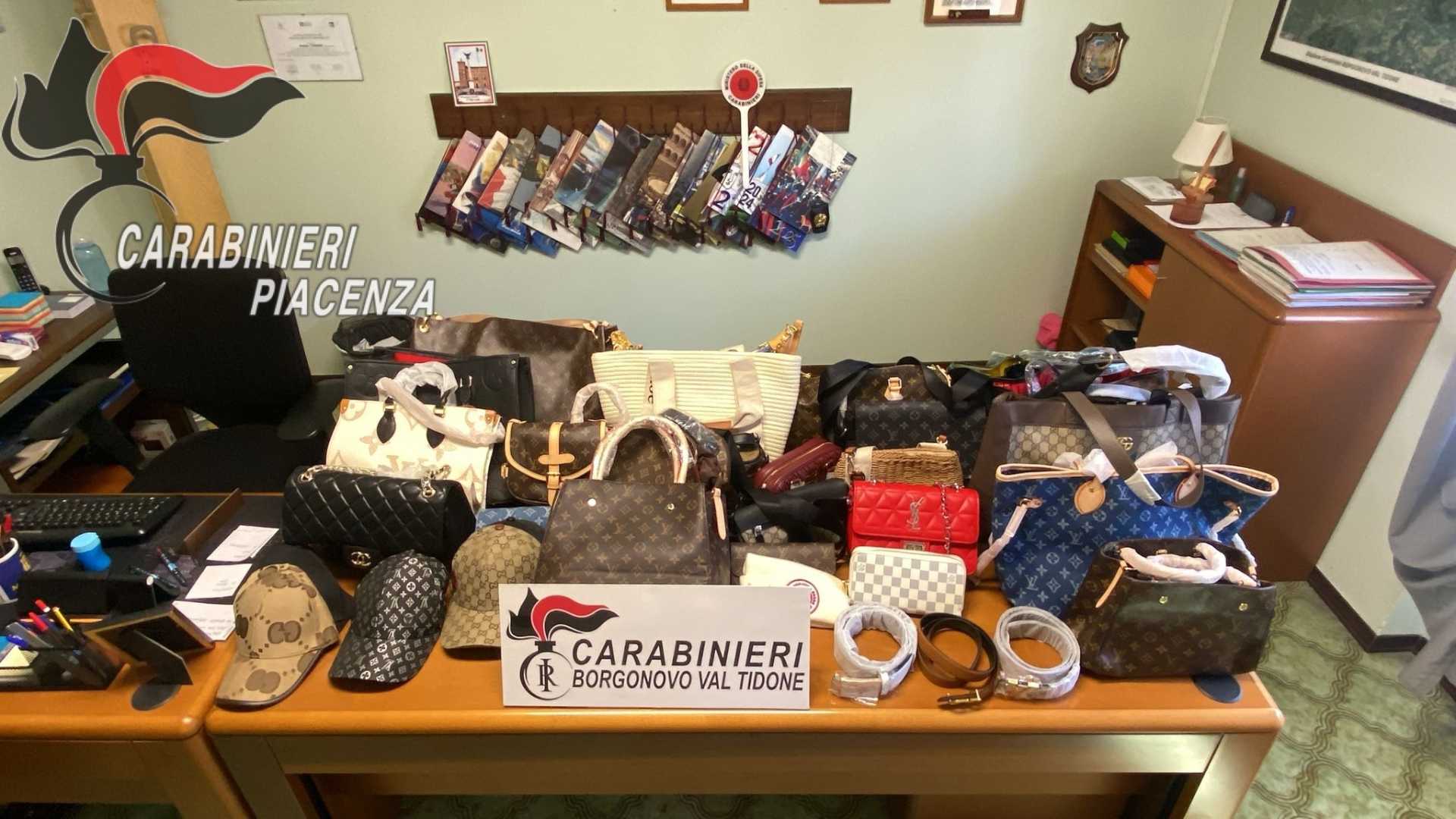 Fiera dell’Angelo: sequestro di merce contraffatta, venditori in fuga