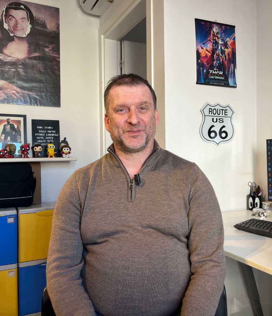 Storie di voi, Angelo tra computer da donare nella doccia e l'amore per Vigoleno