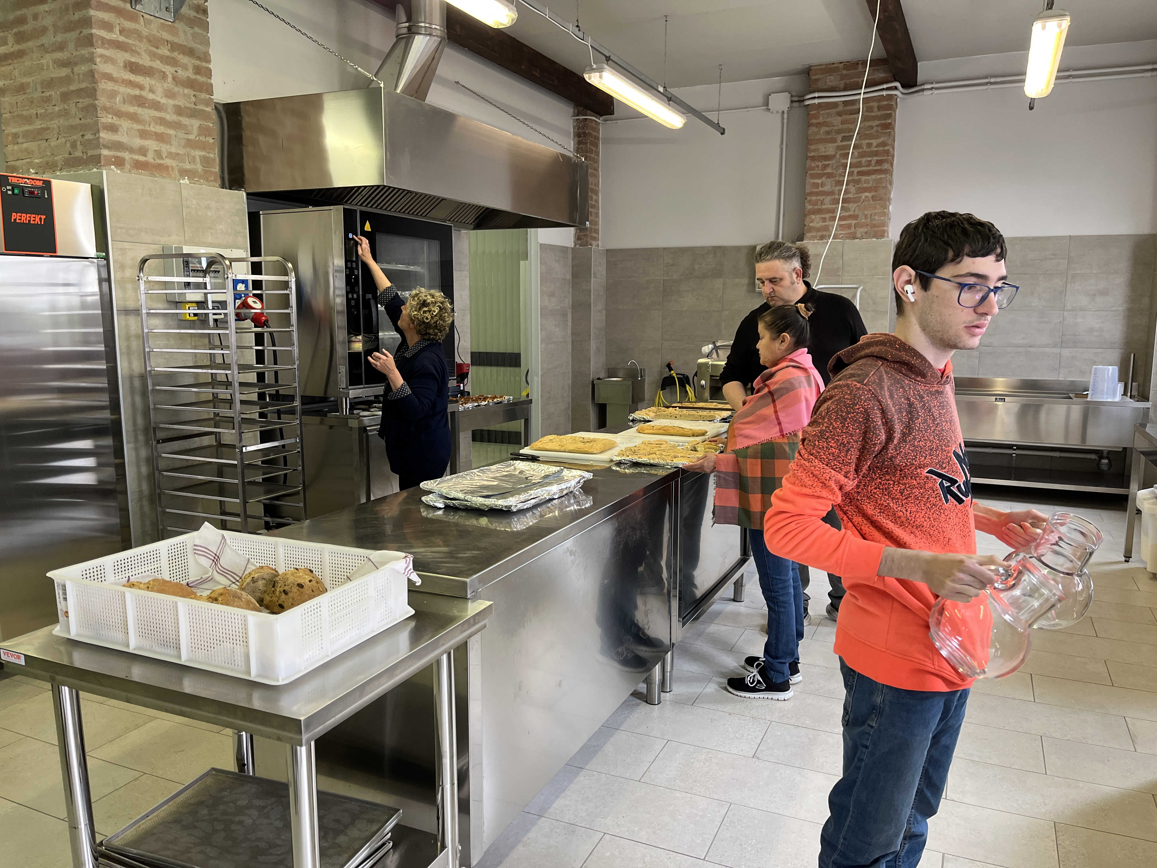 Inaugurazione laboratorio di trasformazione alimentare e sociale di Caritas diocesana