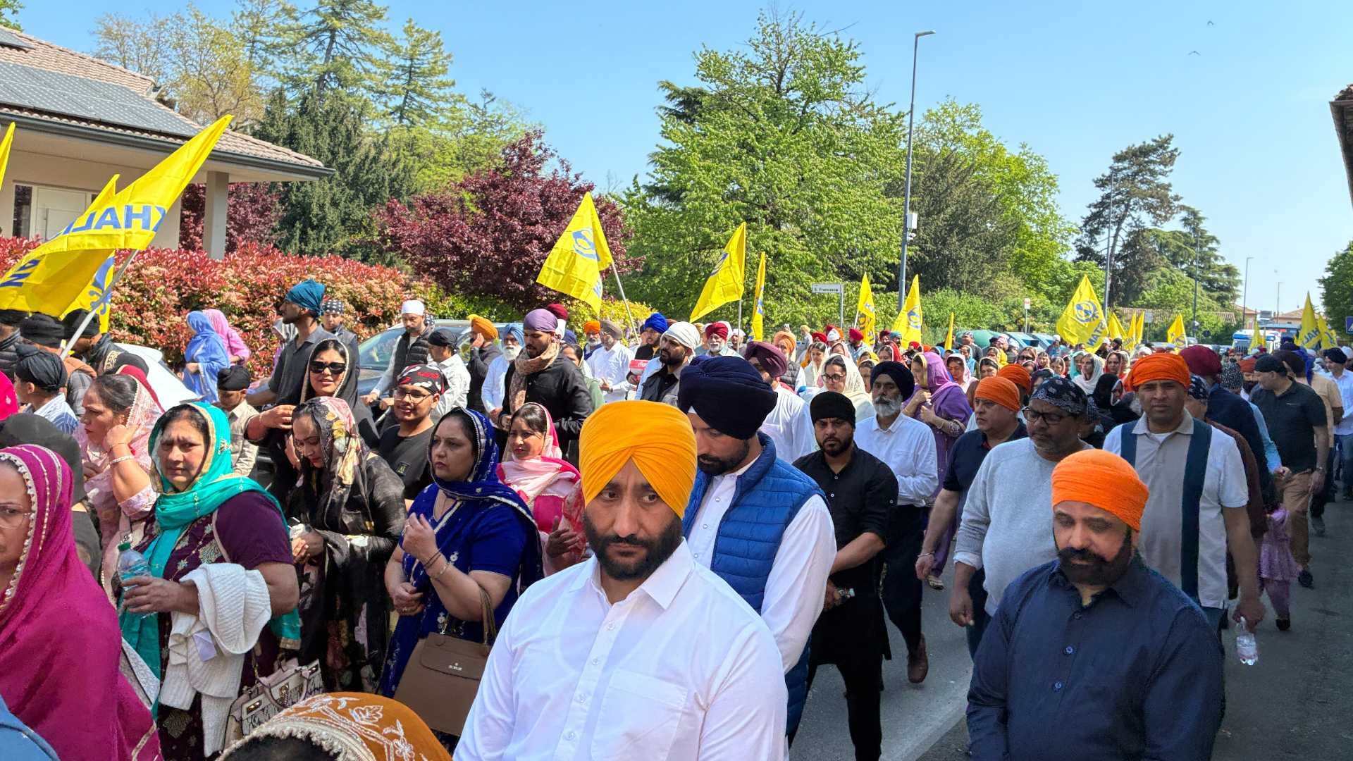Il corteo Sikh nelle strade di Fiorenzuola chiuse al traffico - © Libertà/Manrico Lamur
