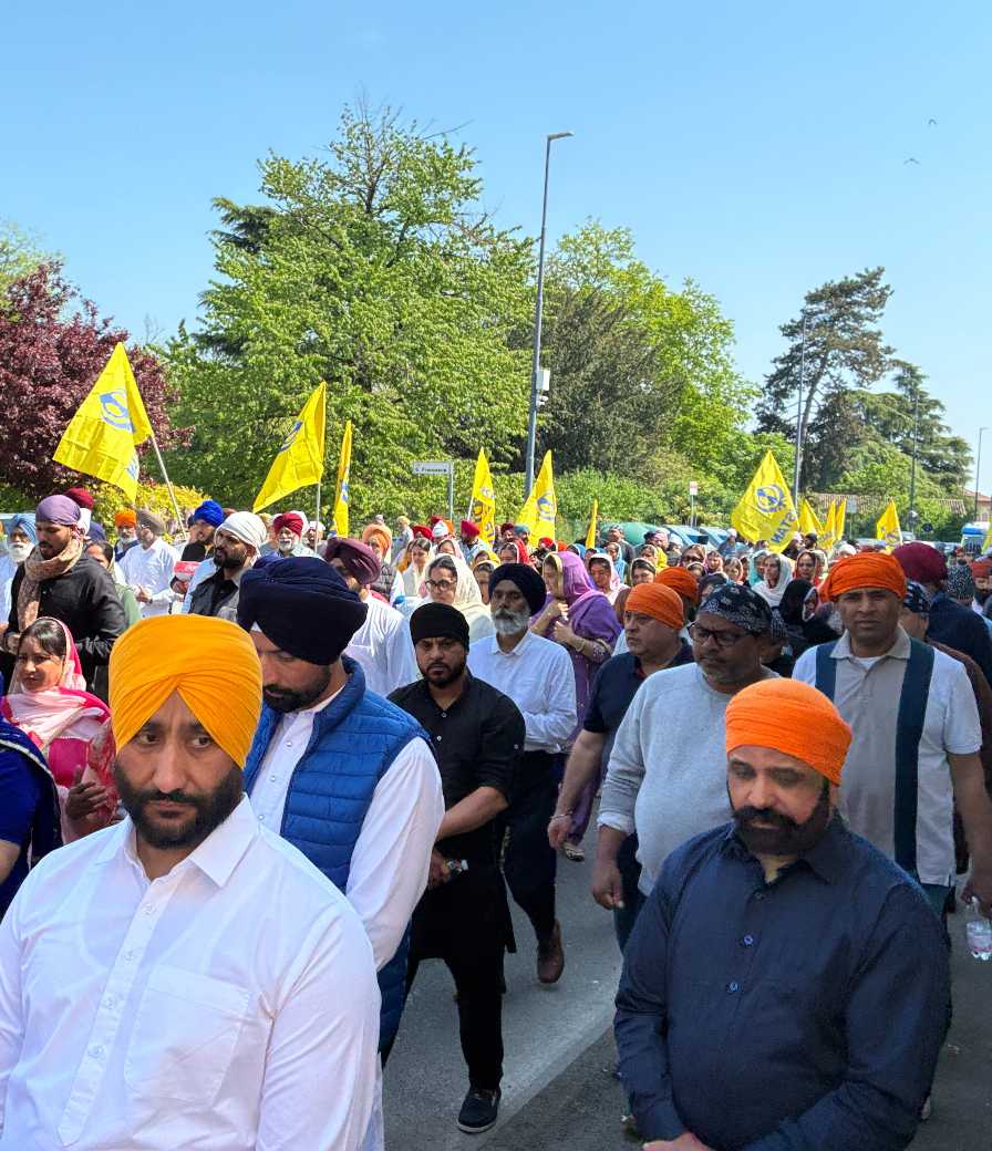 Duemila fedeli Sikh in corteo per salutare la primavera
