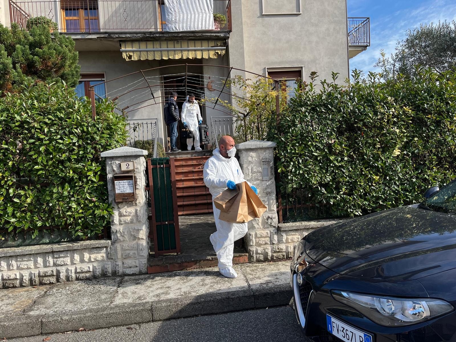 Sopralluogo dei carabinieri nella villetta di via Giotto a Castelsangiovanni dove il 25 ottobre 2025 è stato trovato il corpo senza vita di Luigi Alberti (foto Bersani)
