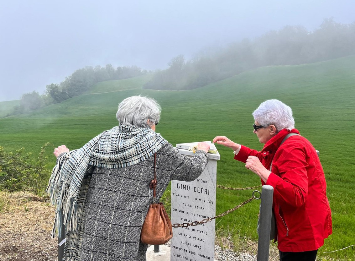 L'omaggio al cippo del caduto Cerri