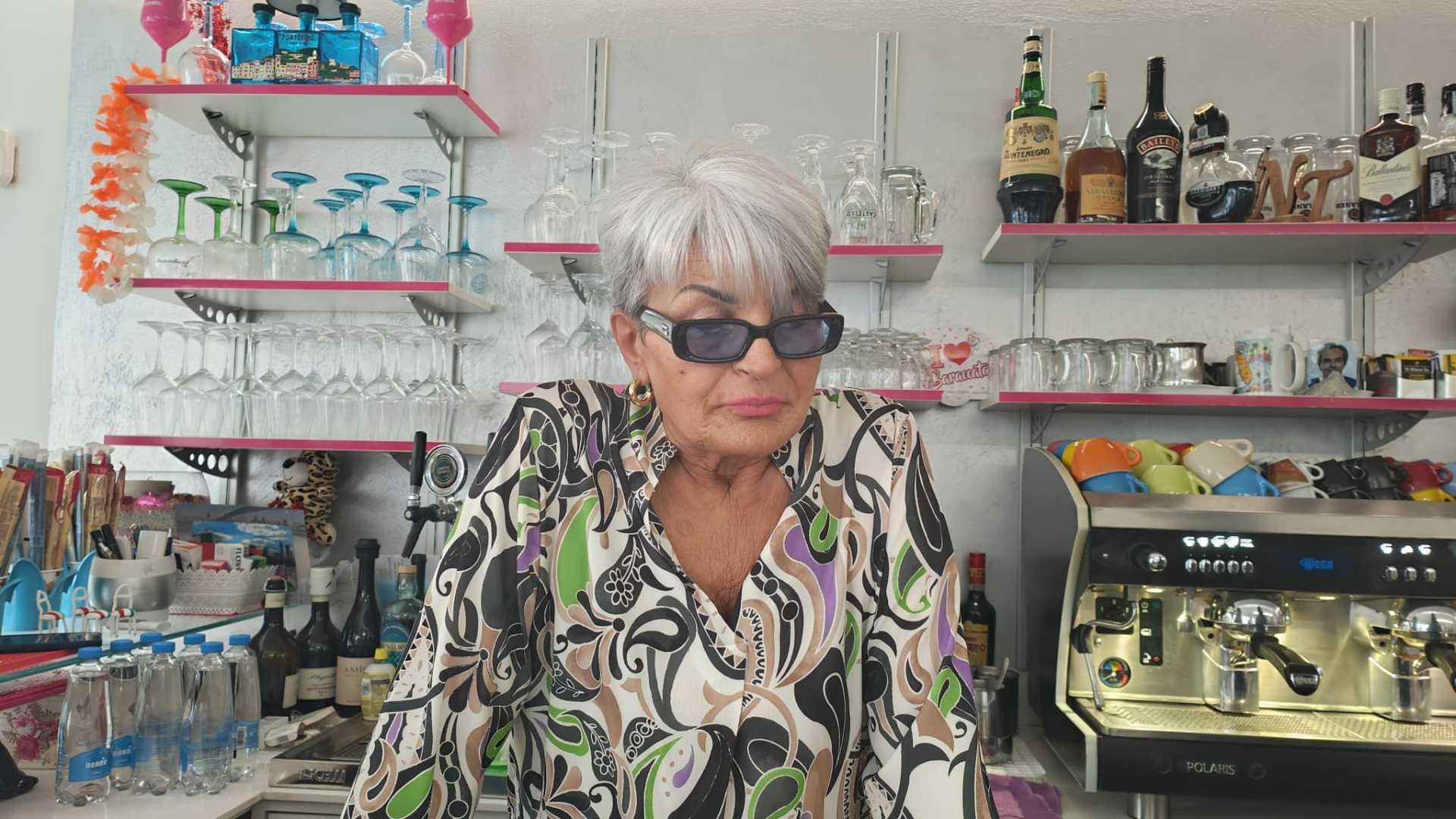 Nicoletta Monaco con gli occhiali scuri: «Lo spray in faccia due volte»