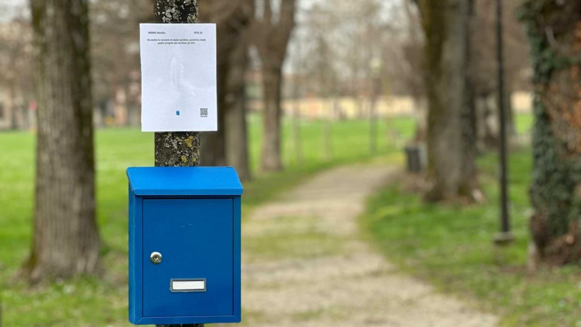 Le cassette blu di "Sfogati"- © Libertà