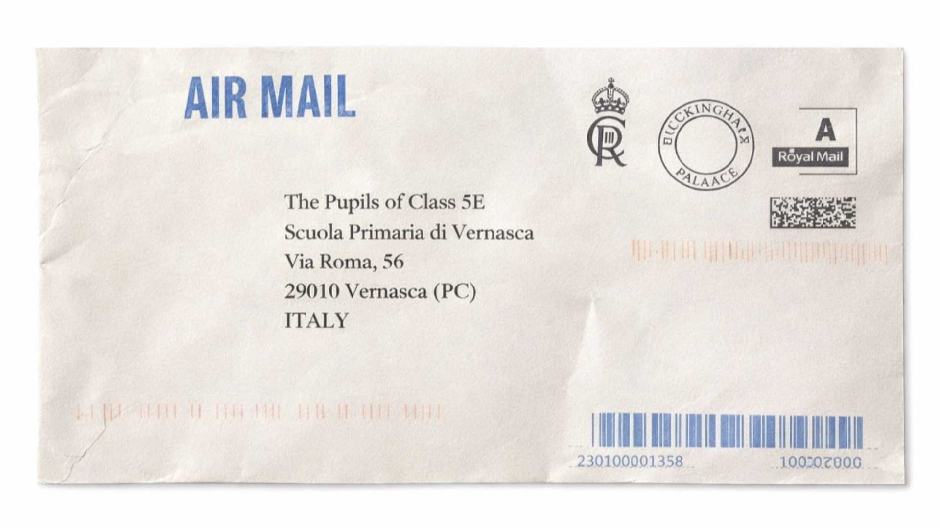 La busta della lettera arrivata a Vernasca da Buckingham Palace - Foto DUANI