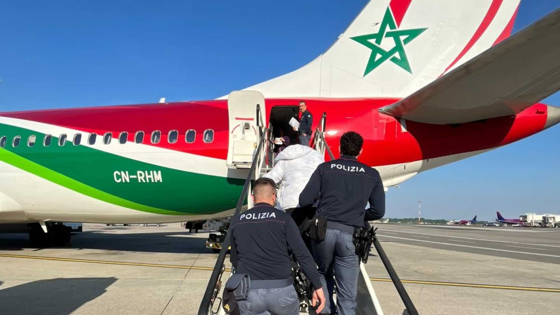 Irregolari sul territorio ed espulsi più volte: accompagnati alla frontiera