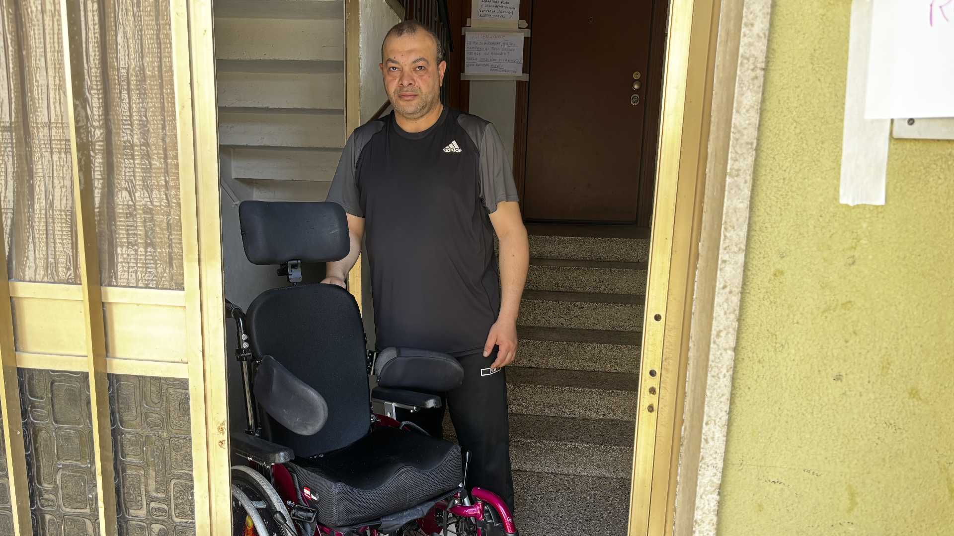 «Cerco una casa accessibile, non ce la faccio più a portare mia figlia a spalla per tre piani»