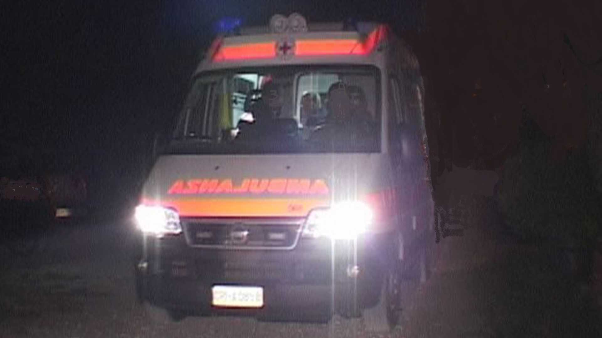 Schianto tra due auto sulla via Emilia a Fontana Fredda, un ferito