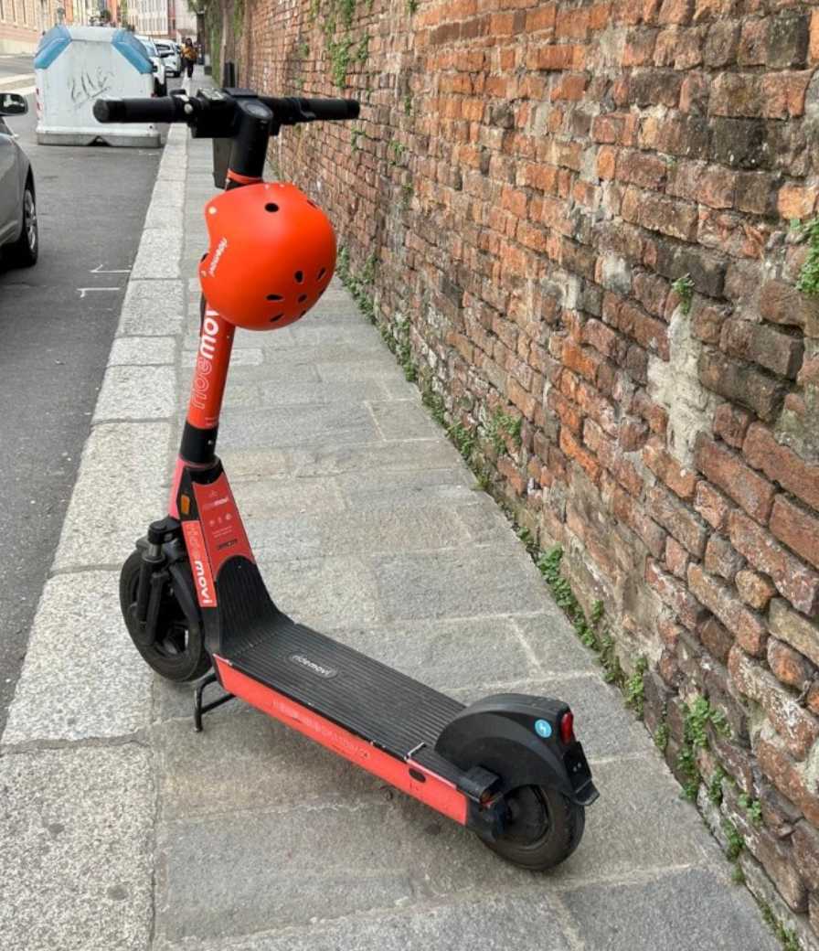 Ostacoli urbani o risorsa? Dibattito sui monopattini elettrici in sharing