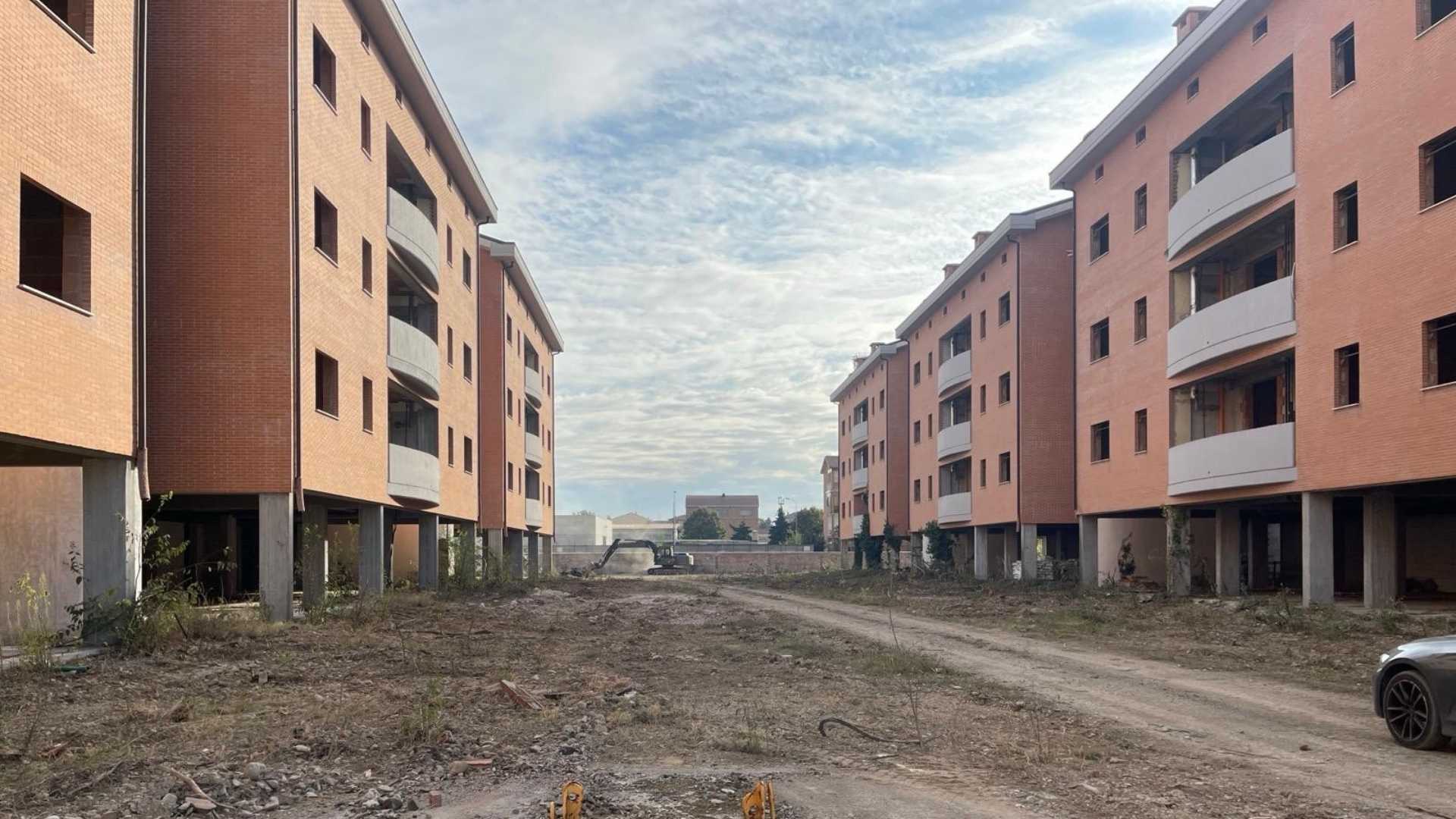 Case all’Artale abbandonate. Foti: «Dopo anni di stallo il cantiere sta per ripartire»
