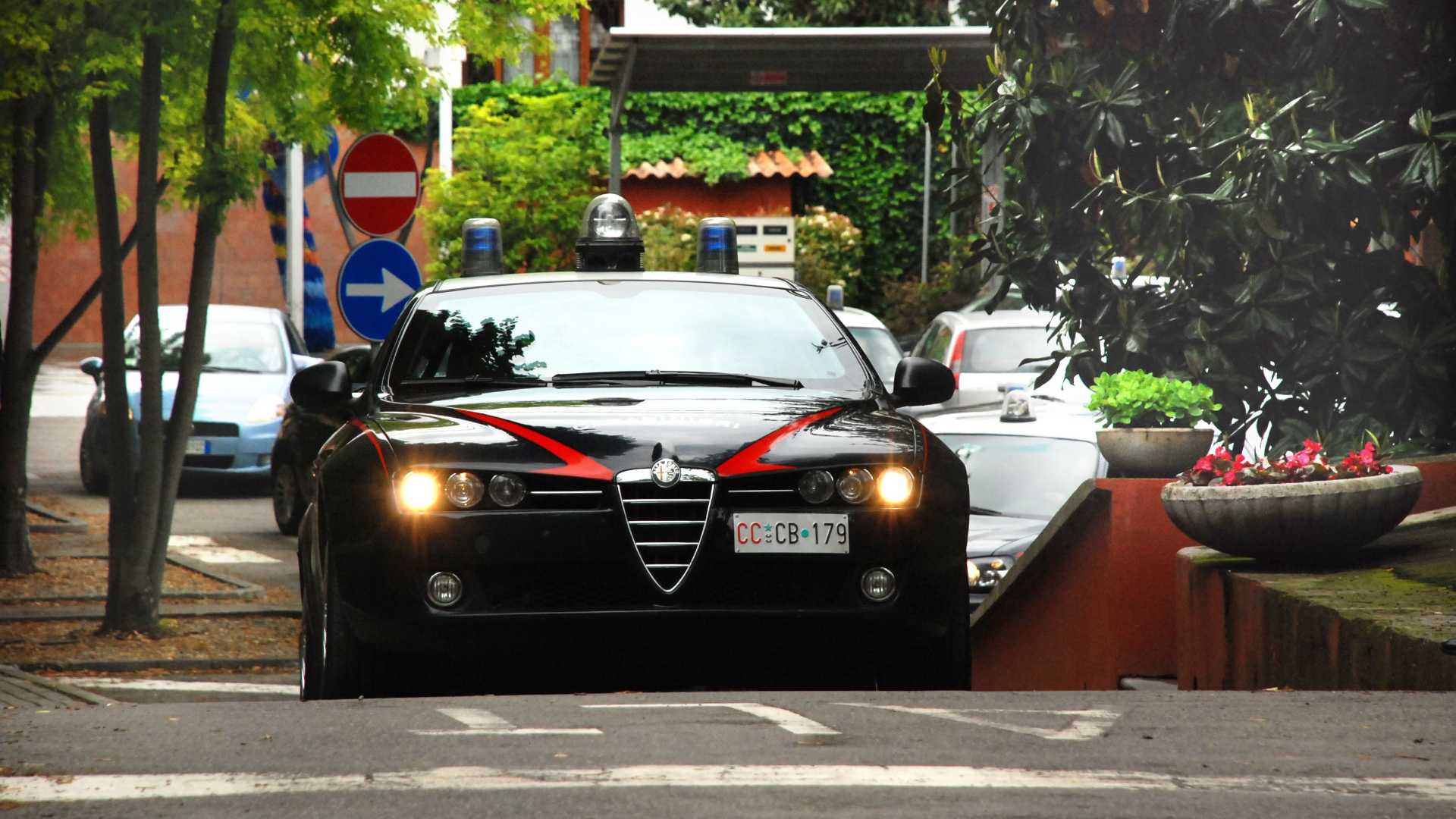 In viaggio su un’auto uguale a quella rubata, arrestati pusher jellati