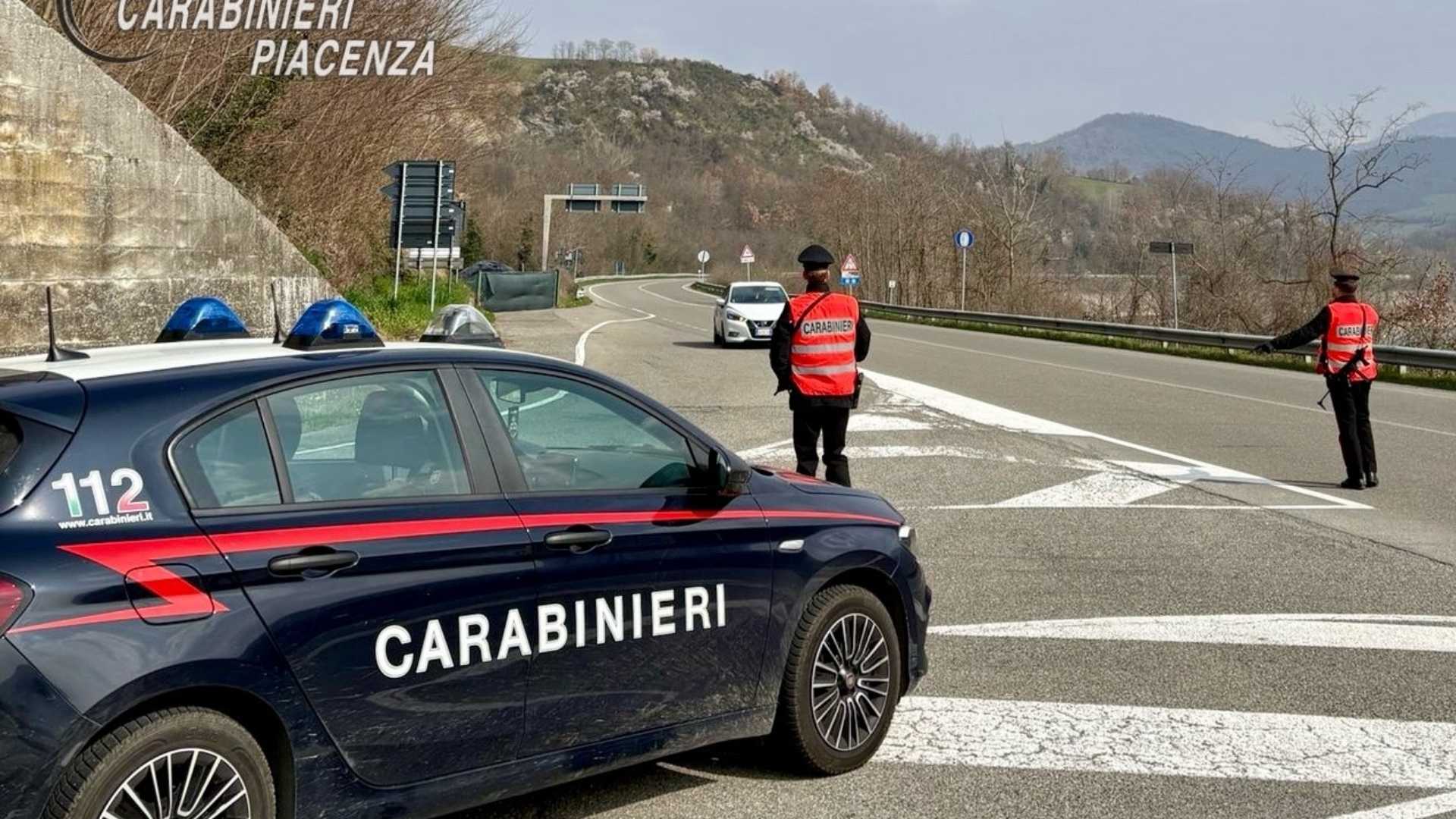 Fermato con una mazza da baseball in auto, denunciato 20enne