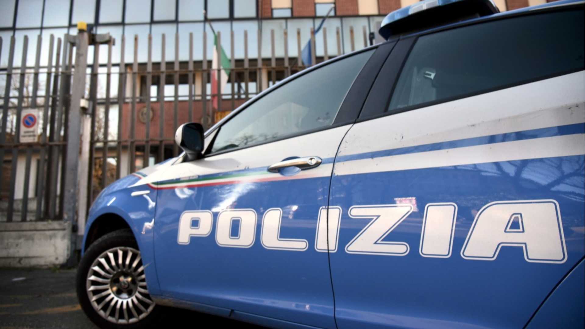 Sul luogo dell'aggressione sono intervenute pattuglie della squadra volante