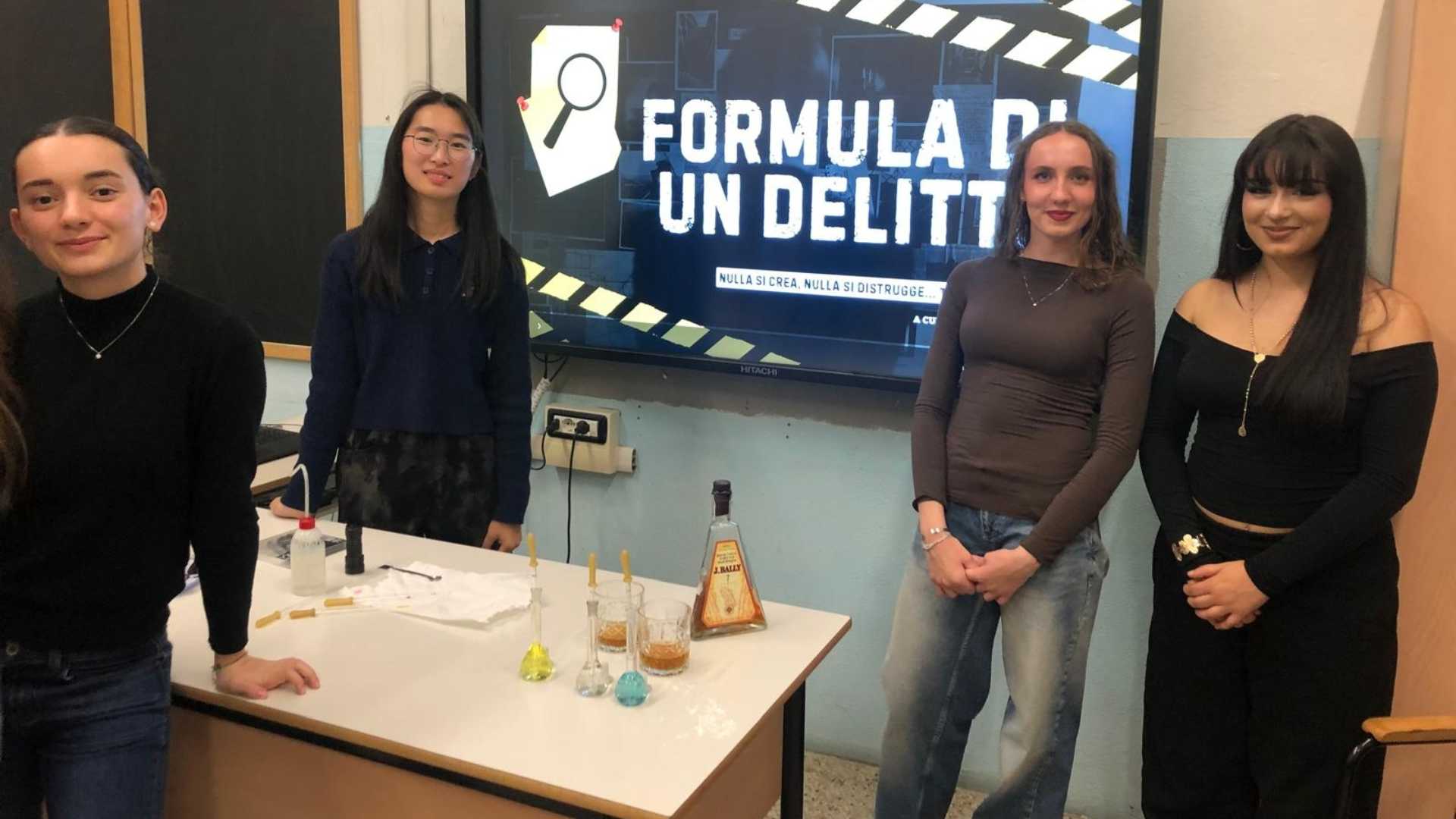 Una parte del gruppo che ha esaminato scientificamente una scena del crimine - foto Mariani