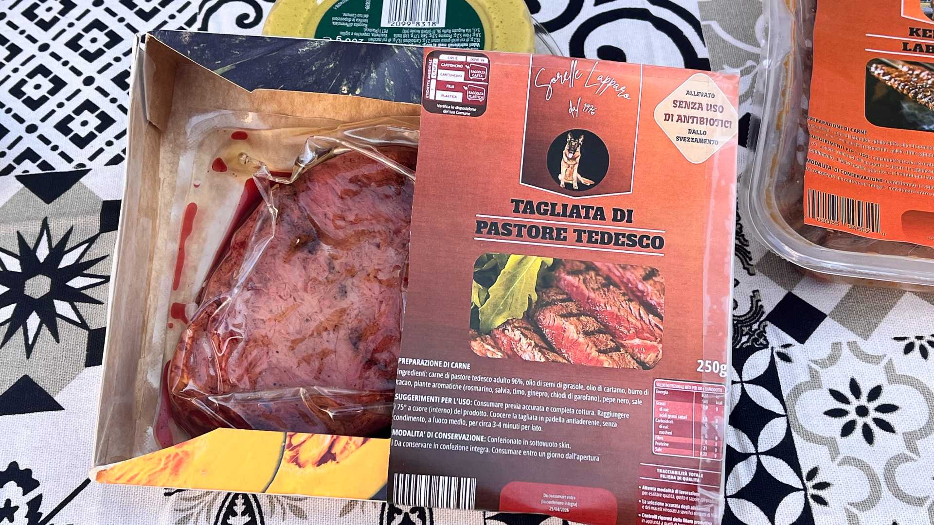 La tartare di bassotto è servita, buon appetito... ma è solo una provocazione