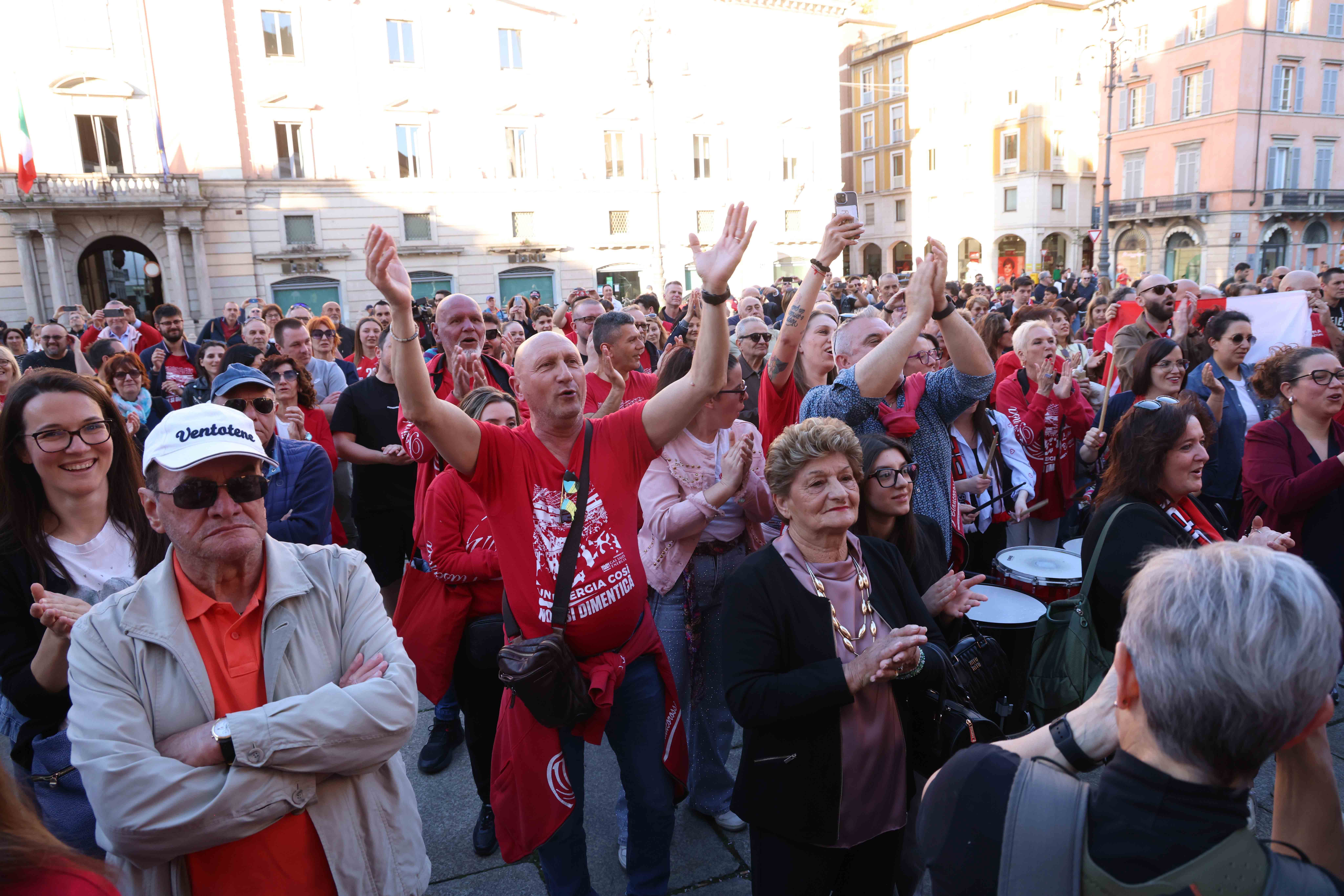 gas sales festa in piazza cavalli ( foto cavalli )