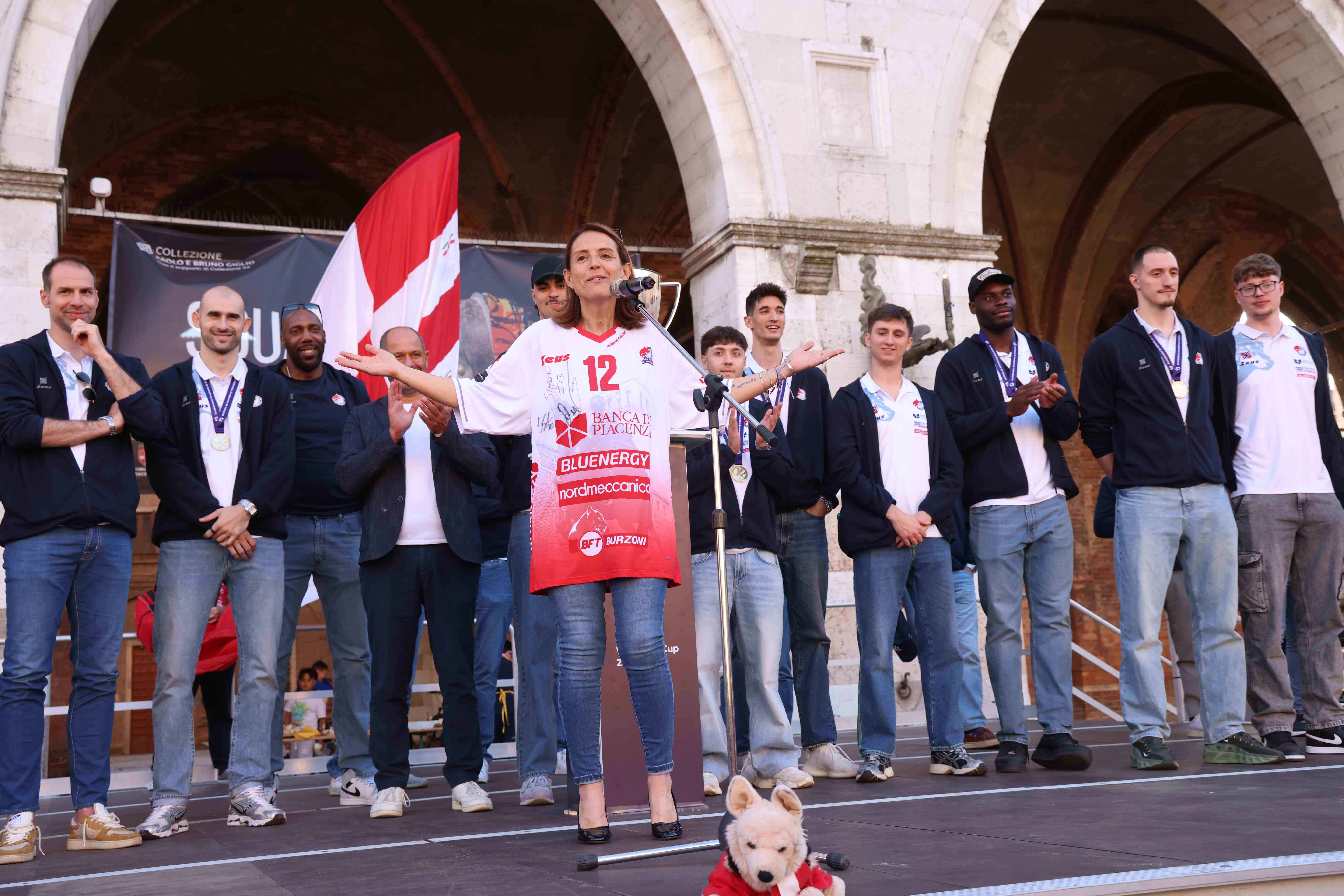 gas sales festa in piazza cavalli ( foto cavalli ) tarasaconi