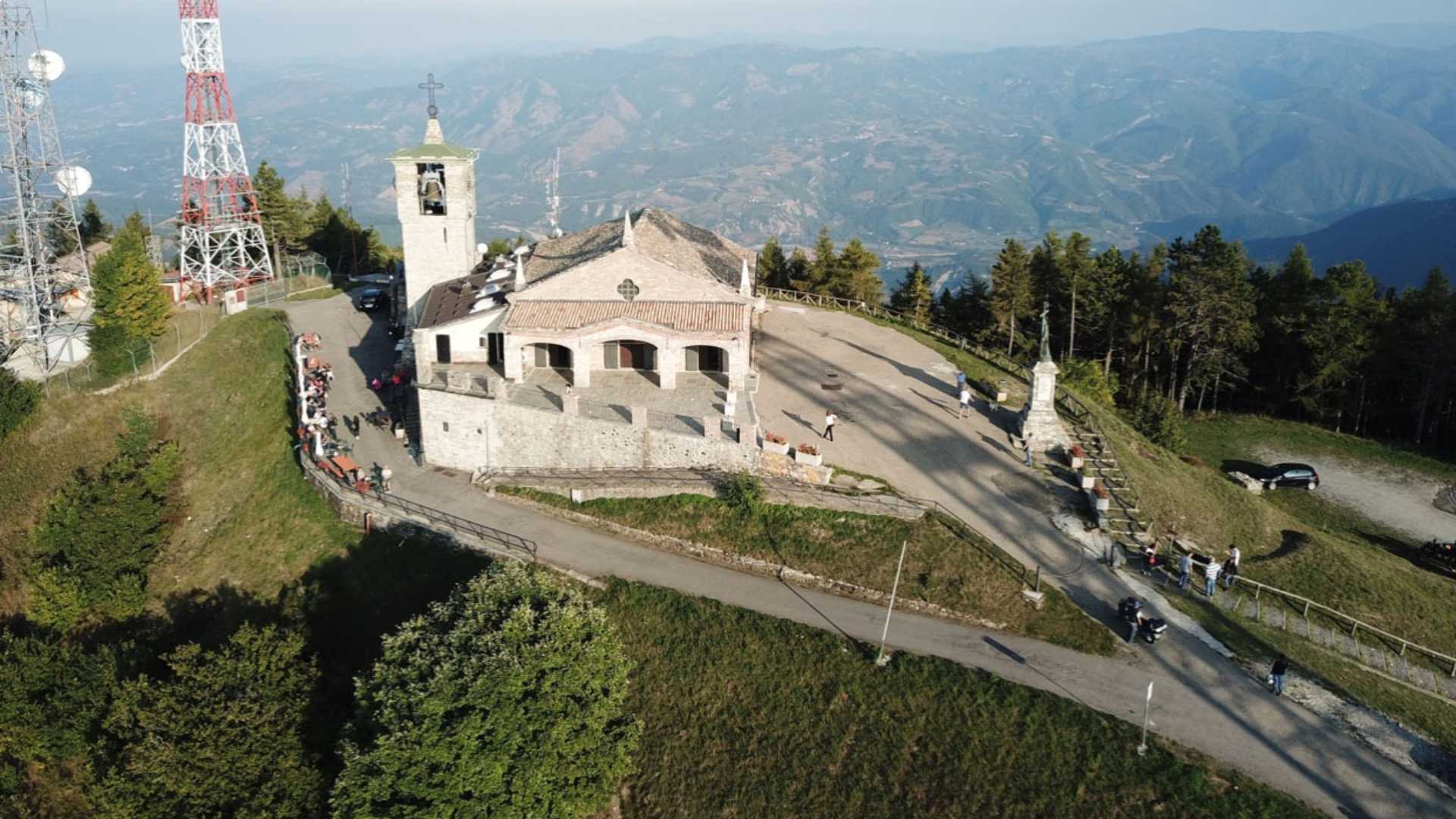 La vetta del monte Penice, uno dei luoghi simbolo scelti per la dispersione delle ceneri