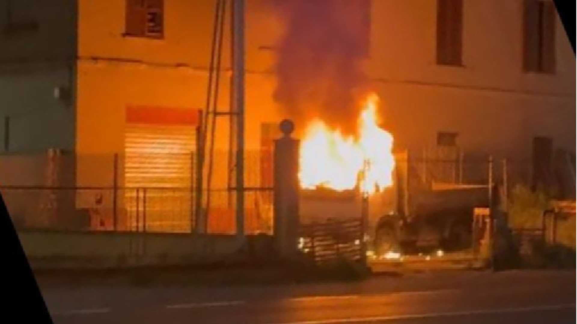 L'incendio è stato spento dai vigili del fuoco del comando di Piacenza - © Libertà
