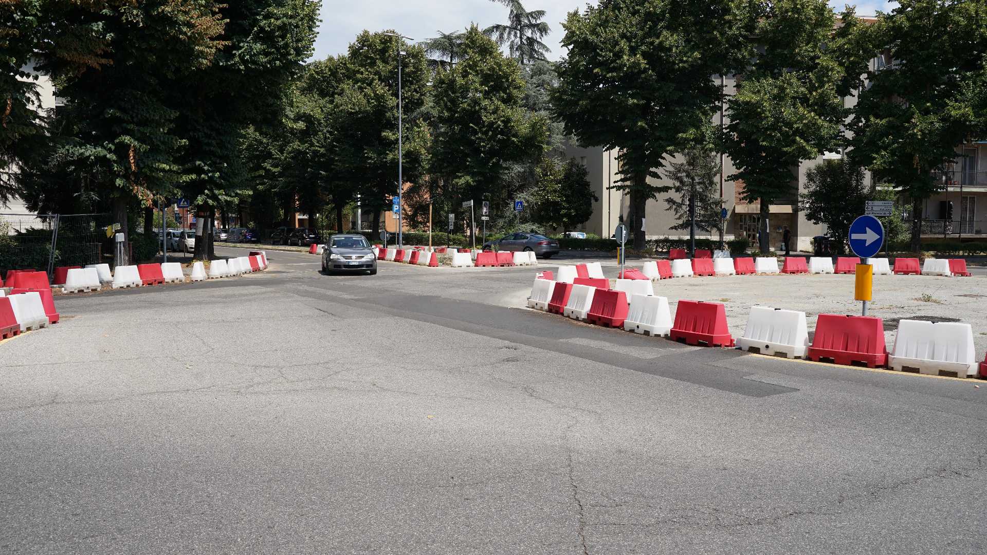 La rotatoria tra via Boselli, via Damiani e viale Martiri della Resistenza