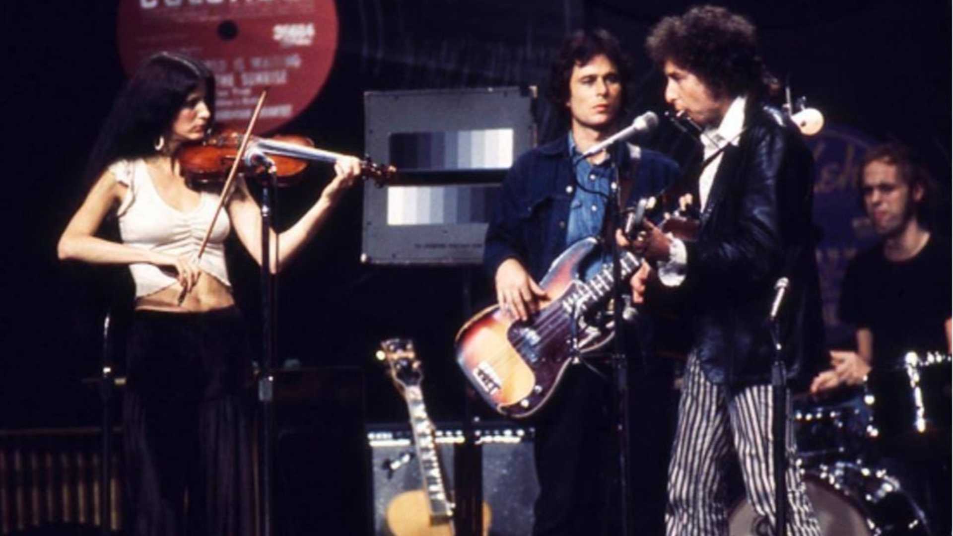 Scarlet Rivera, Bob Stoner e Bob Dylan durante il tour di "Desire"© ANSA