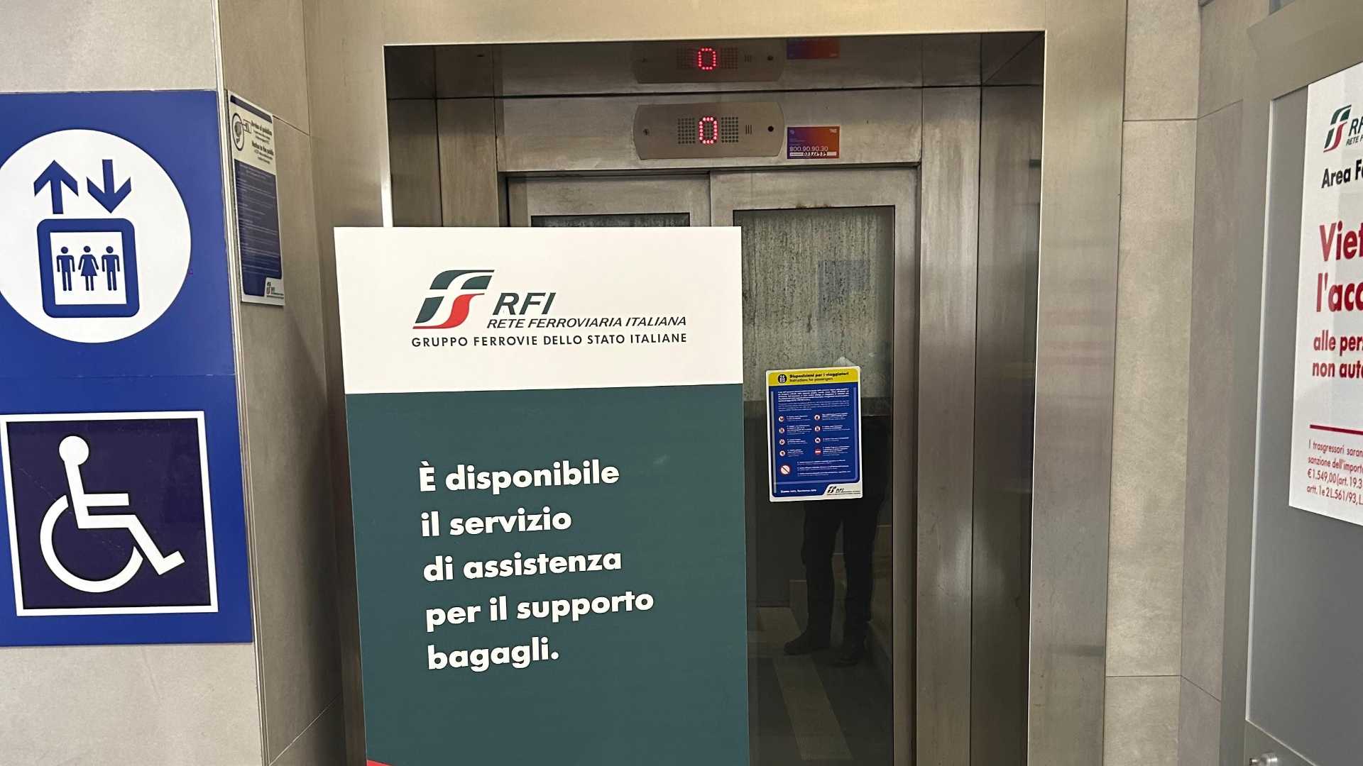 «In stazione cinque ascensori, tutti fuori uso. Uno scempio»